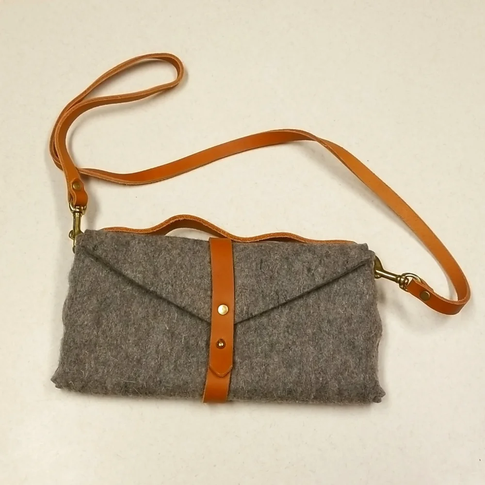 Small Felt purse - Picture 1 of 5